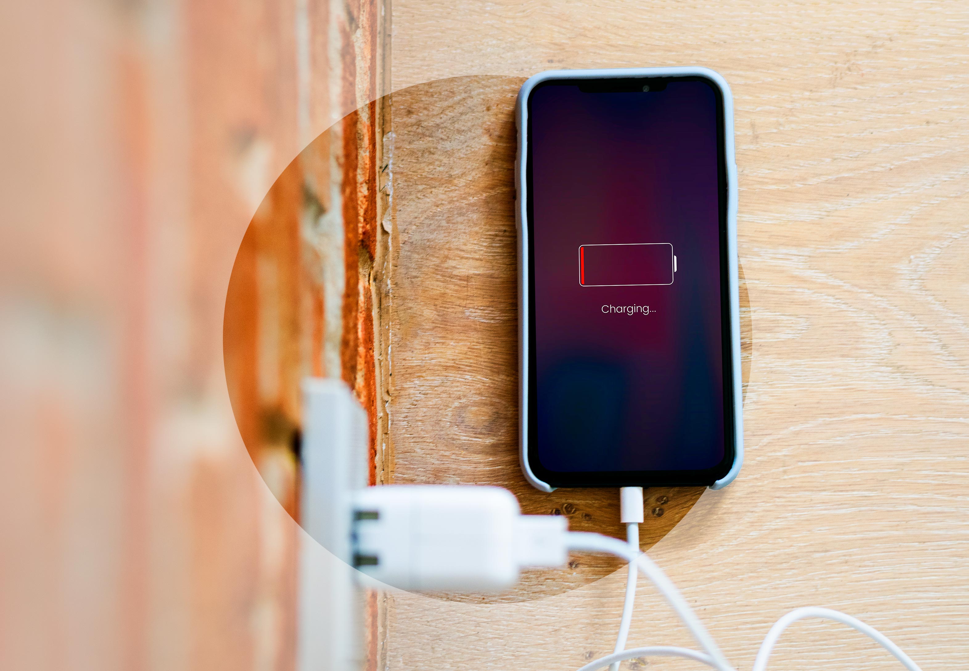 Стала греться зарядка. Стала греться зарядка. Стала греться зарядка. Почему телефон нагревается на зарядке. Греется зарядное устройство смартфона.