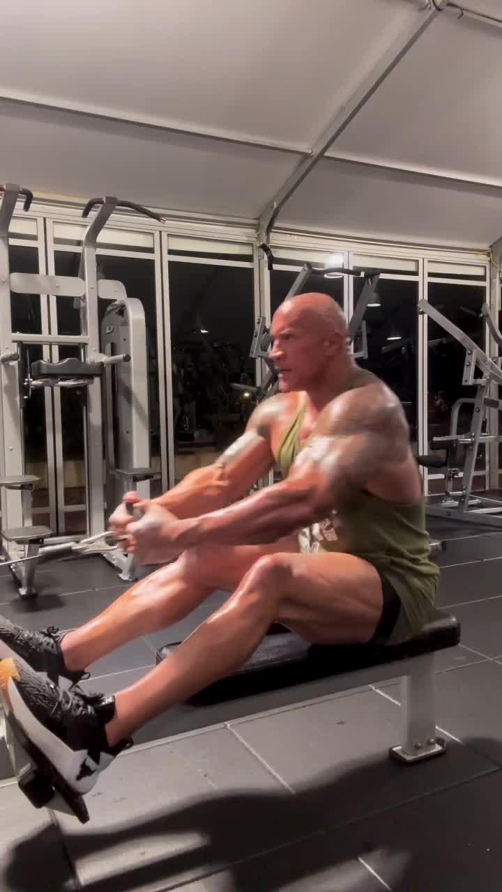 Жим штанги на горизонтальной скамье