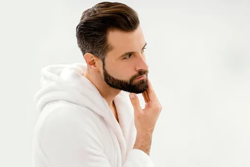 Зачем мужчины делают это: о пересадке волос в зону бровей и бороды