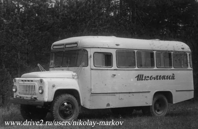 Школьный автобус БЗ-07Ш. Борисовский авторемонтный завод (БАРЗ) был основан в 1945 году, а с 1965-го по конец 1970-х производил собственные автобусы на шасси ГАЗ-53.