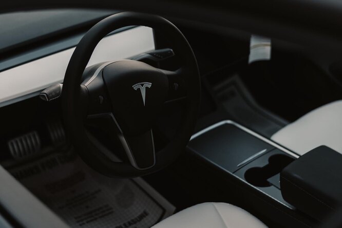 Маск отрицает вину Tesla в техасском ДТП Маск отрицает вину Tesla в техасском ДТП