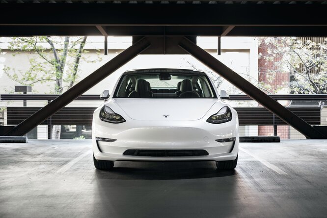 Блогер отремонтировал Tesla в гараже — получилось в 23 раза дешевле сервисных услуг
