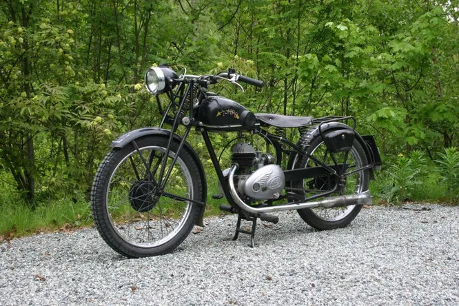 Tempo ныне не существующий, но некогда весьма крупный норвежский бренд мотоциклов и мопедов. Существовал с 1931 по 1994 год. На снимке Tempo Luxus 1951 года.