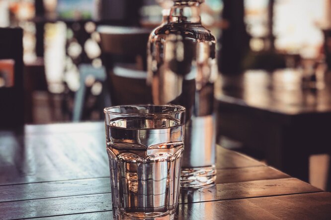 Как понять, достаточно ли воды вы пьете: простой тест, который займет всего 5 секунд