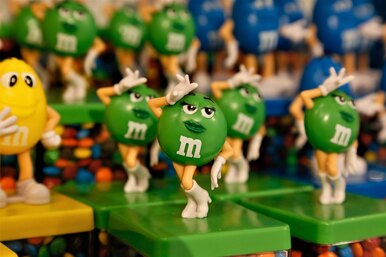 Почему M&M’s убрал из рекламы говорящие конфеты? Вы их больше не узнаете