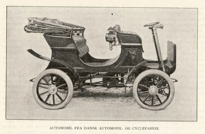Dansk. Под брендом Dansk с 1901 по 1907 годы автомобили выпускала компания Dansk Automobil Cyclefabrik из Копенгагена. На снимке одна из ранних моделей Dansk 1901 года.
