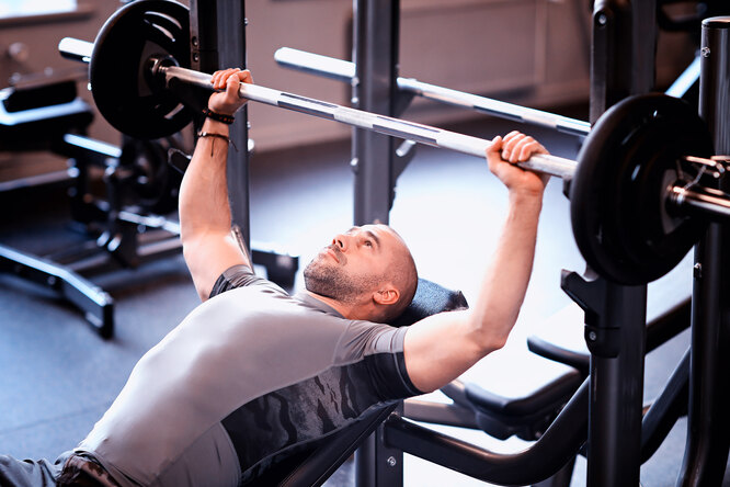 Как отреагирует тело и мышцы, если делать жим штанги лежа каждую тренировку?