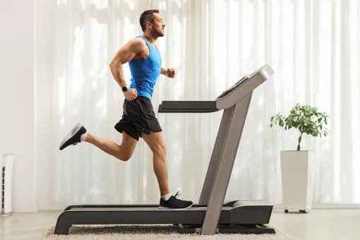 Что купить для тренировок дома: 7 главных товаров, которые сделают фитнес легче