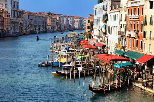Почему пересохли каналы в Венеции: невиданная за 500 лет катастрофа сделала город неузнаваемым
