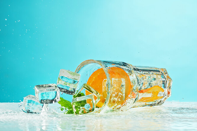 Вода во время приема пищи: можно ли запивать еду или это вредно для здоровья?