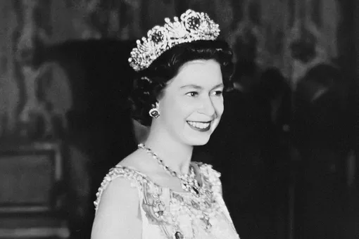 Биограф Елизаветы II раскрыл интимные подробности жизни королевы, которые тщательно скрывались все 96 лет
