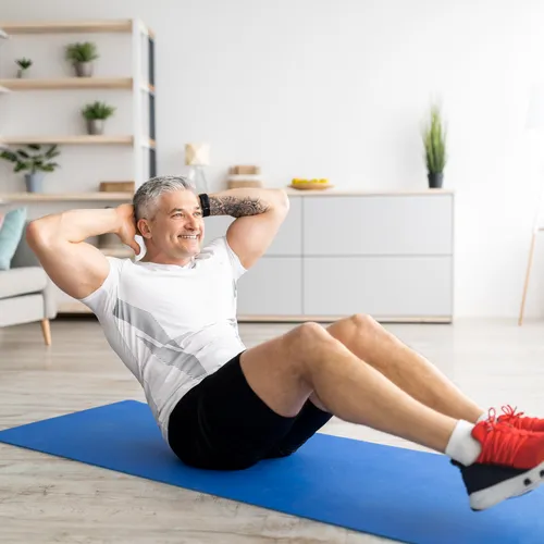 Как убрать живот после 50 лет: 3 упражнения для эффективной и безопасной тренировки
