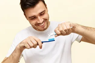 Как чистить зубы, чтобы реже болеть и жить дольше?