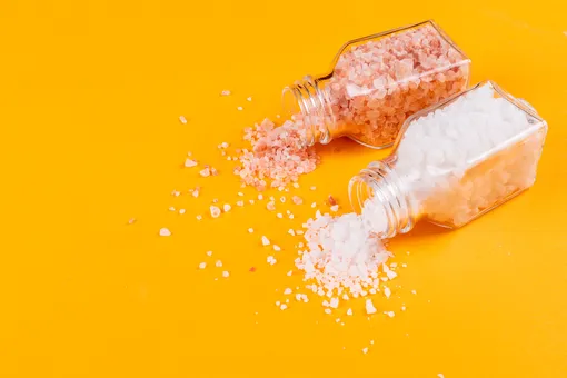 Соль может быть белой, черной или розовой, но следите за содержанием йода в ней