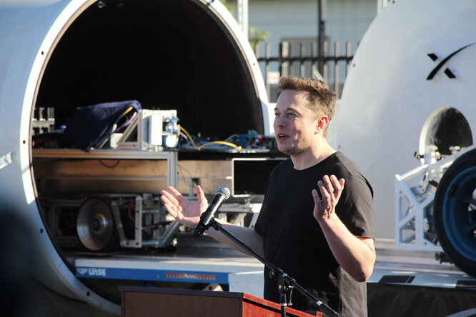 Илон Маск на презентациии Hyperloop