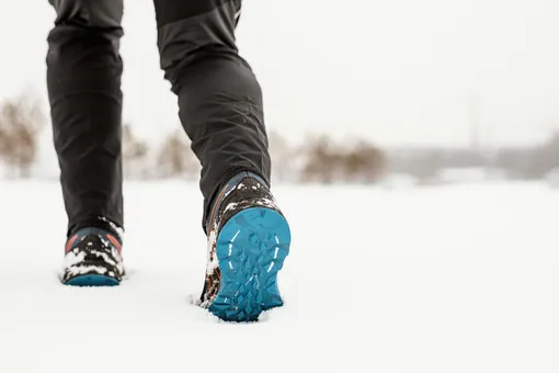 Купите специальные кроссовки для бега зимой, чтобы избежать травм и остаться сухим