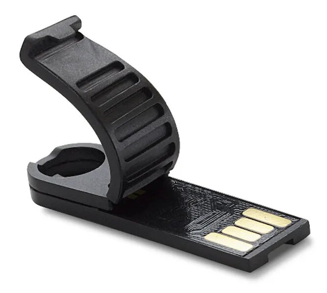 USB-флэш-накопитель проще потерять, чем сломать. Его прочность обусловлена отсутствием движущихся частей. «Флэшку» можно ударить молотком и выбросить в реку, а она все равно сохранит ваши «селфи».