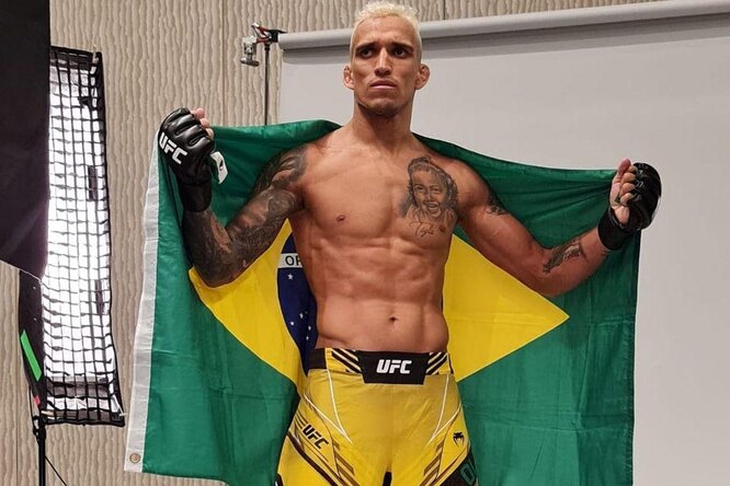 Место Хабиба занял бразилец Оливейра. Он стал новым чемпионом UFC