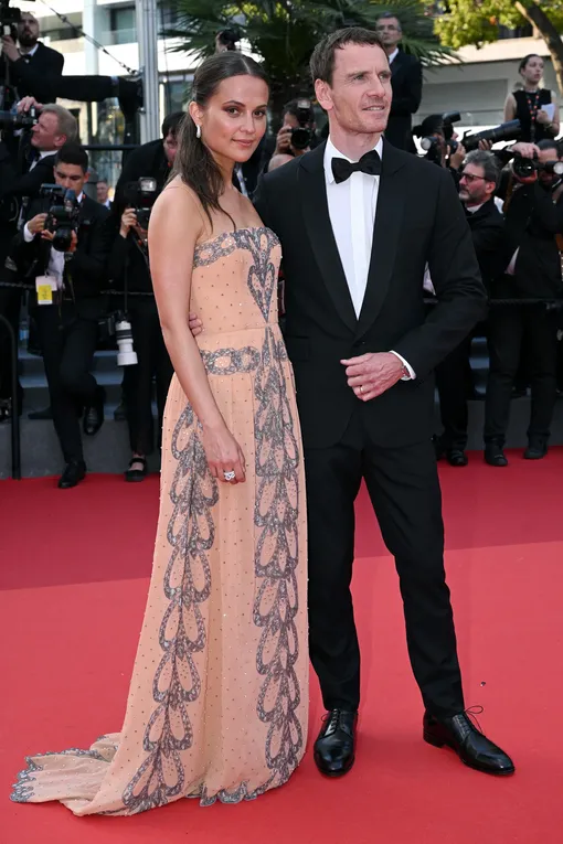 Майкл Фассбендер и Алисия Викандер в сшитых на заказ образах от Louis Vuitton