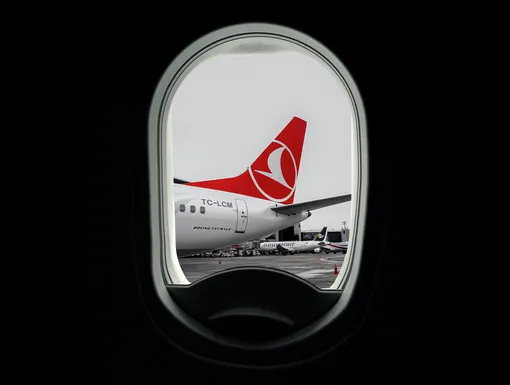 Прямые рейсы в Турецкую республику совершают несколько авиакомпаний, в том числе Turkish Airlines. При этом, согласно правилам въезда в Турцию, виза туристу не требуется