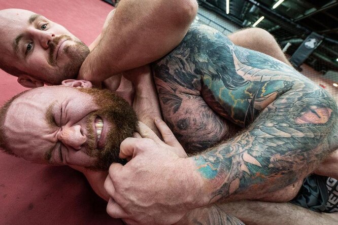 Как звезда сериала «Игра престолов» провел поединок с бойцом UFC: видео Как звезда сериала «Игра престолов» провел поединок с бойцом UFC: видео