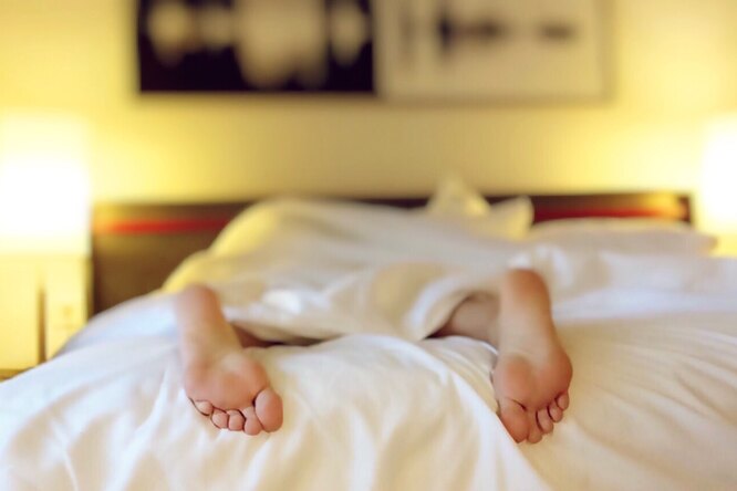 Могут ли начаться проблемы со сном из-за «неправильного» использования кровати: узнайте ответ