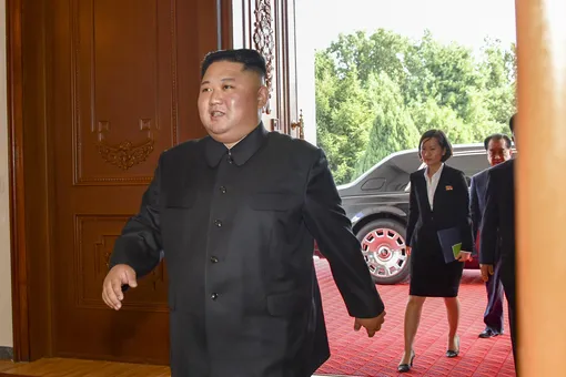 Передвижной туалет и личные дегустаторы: как охраняют Ким Чен Ына в зарубежных поездках?