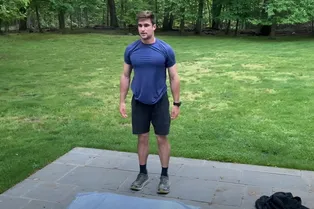 Сумасшедший фитнес-челлендж: блогер делал берпи 90 минут подряд — вот что с ним стало