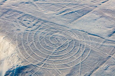 Кто создает гигантские рисунки на земле: загадка плато Наска
