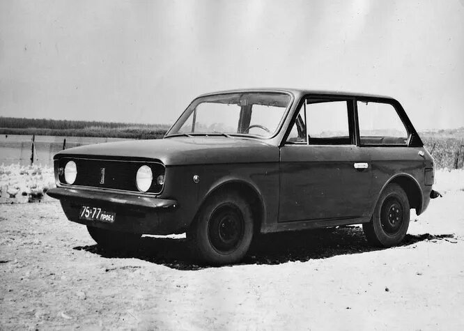 1976 год, опытный ЗАЗ-1102. И это тоже «Таврия», третье опытное поколение. До постановки модели на производство пройдёт ещё 11 лет.