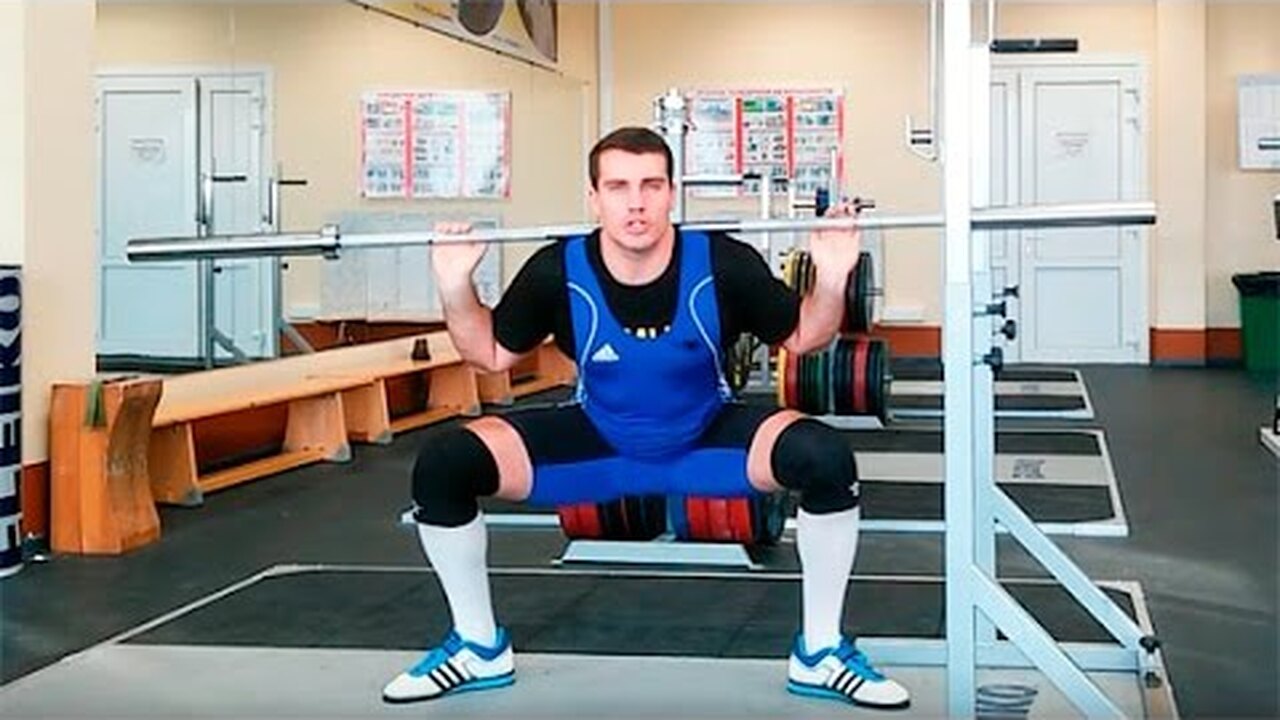 Как делать приседания при боли в коленях?. 3 простых, безопасных и эффективных упражнения для укрепления и. 6 упражнений, которые помогут победить боль в коленях, ступнях и бедрах. 6 упражнений, которые помогут победить боль в коленях, ступнях и бедра.