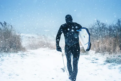 Не только лыжи и сноуборд: зимний серфинг в России