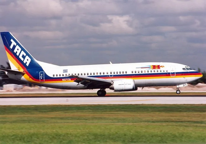 Авария в Нью-Орлеане. 24 мая 1988 года Boeing 737-3T0 компании ТАСА во время тяги внезапно лишился обоих двигателей. Пилоты смогли спланировать и аварийно посадить самолёт на насыпь, параллельную водному каналу. В результате никто из пассажиров и экипажа не пострадал.