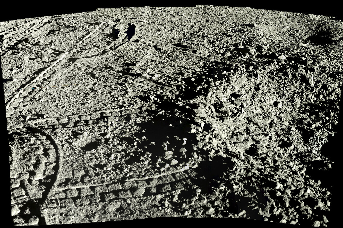 Снимки обратной стороны Луны с китайского спутника