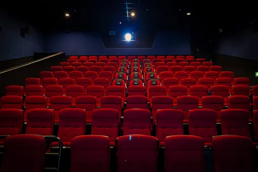 Как купить билет в кино, театр или на концерт со скидкой: 5 проверенных способов, о которых мало кто знает