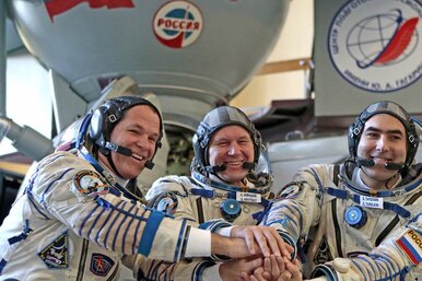 Сколько получают космонавты: награда за риск