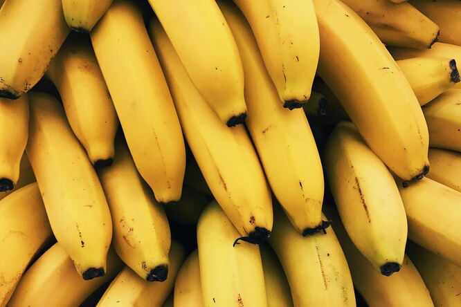 Есть ли польза от зеленых и перезрелых бананов: мнение детолога