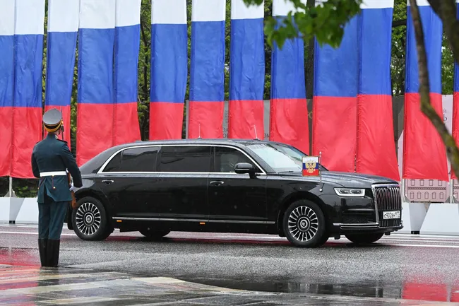 Лимузин Aurus Senat и 9 мотоциклов: сколько стоит кортеж Путина?