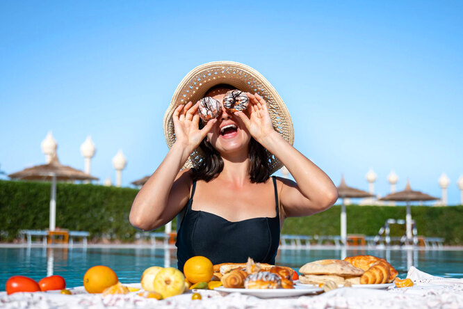 Можно ли купаться и плавать сразу после еды?