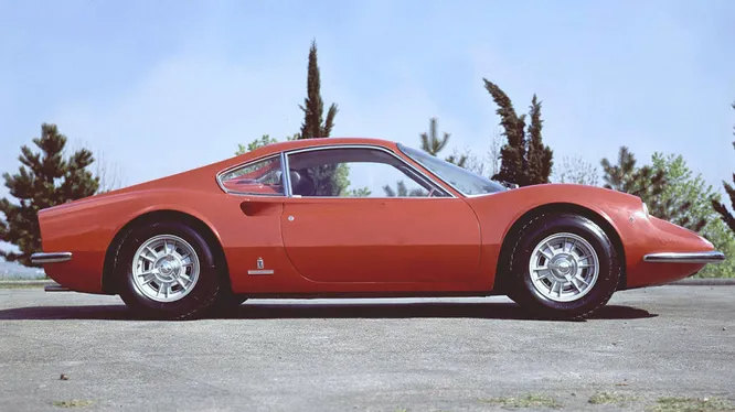 1967 Ferrari Dino 206 GT. Простые, легко запоминающиеся формы - это Dino от Ferrari во всей своей красе.