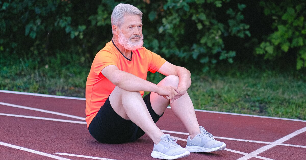 Спорт после 60. Приседают пенсионеры. Тест на долголетие. Бегун программист. Физическая форма эфир.