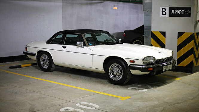 Jaguar XJ-SC из коллекции Филиппа Ильина-Адаева. Фото: Сергей Домущий Jaguar XJ-SC из коллекции Филиппа Ильина-Адаева. Фото: Сергей Домущий