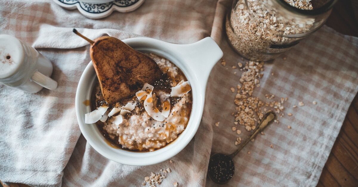 Овсяная каша с грушей и корицей