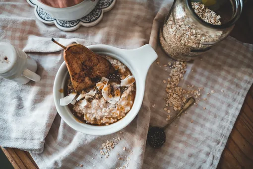 Почему овсянка — идеальный завтрак: рассказали диетологи