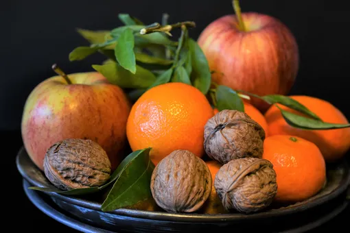 Орехи или фрукты — что полезнее для организма?