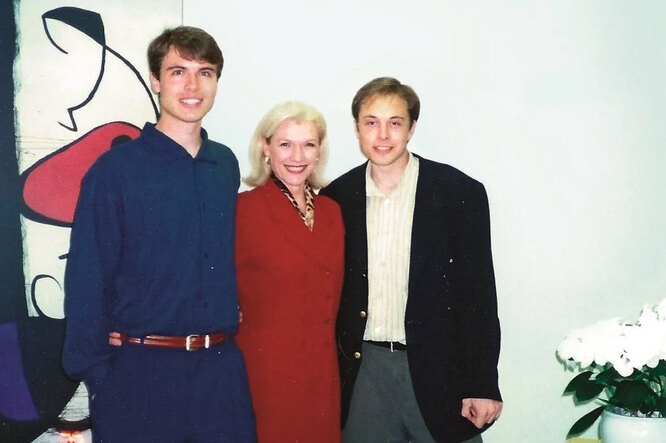 Илон с матерью Мэй и братом Кимбалом Маском, с которым он основал компанию Zip2, 1996 г.