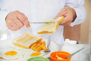 Как вкусно приготовить тосты на завтрак? 5 простых рецептов