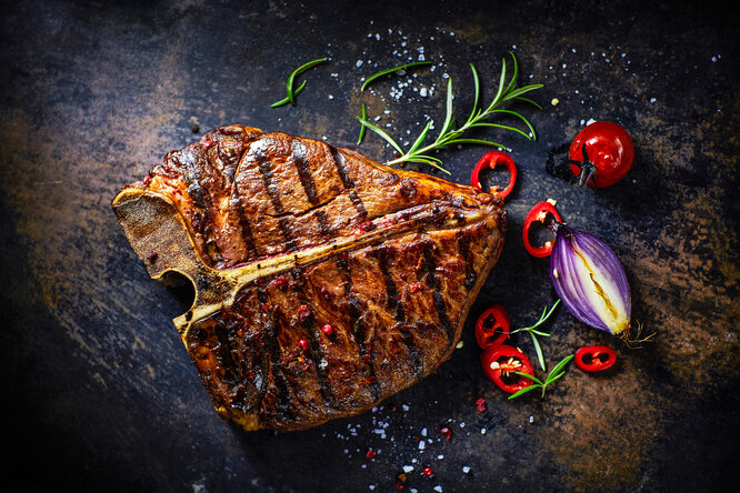Насколько опасно красное мясо: вся правда о стейках