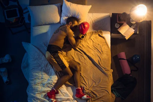 Как нужно спать, чтобы эффективнее тренироваться: 8 из 10 мужчин делают это неправильно