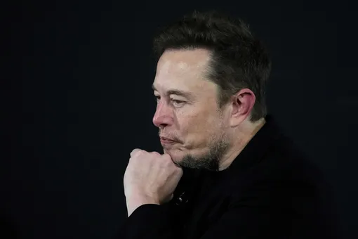 У Илона Маска проблемы: Tesla уволит 14 тысяч сотрудников из-за серьезного падения продаж